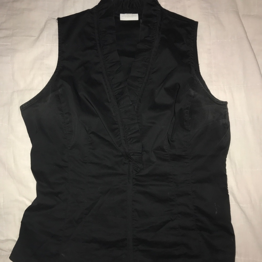 Lovely cotton spandex blouse.